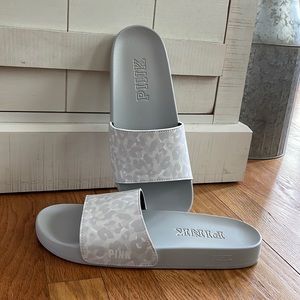 Sandals/Slides